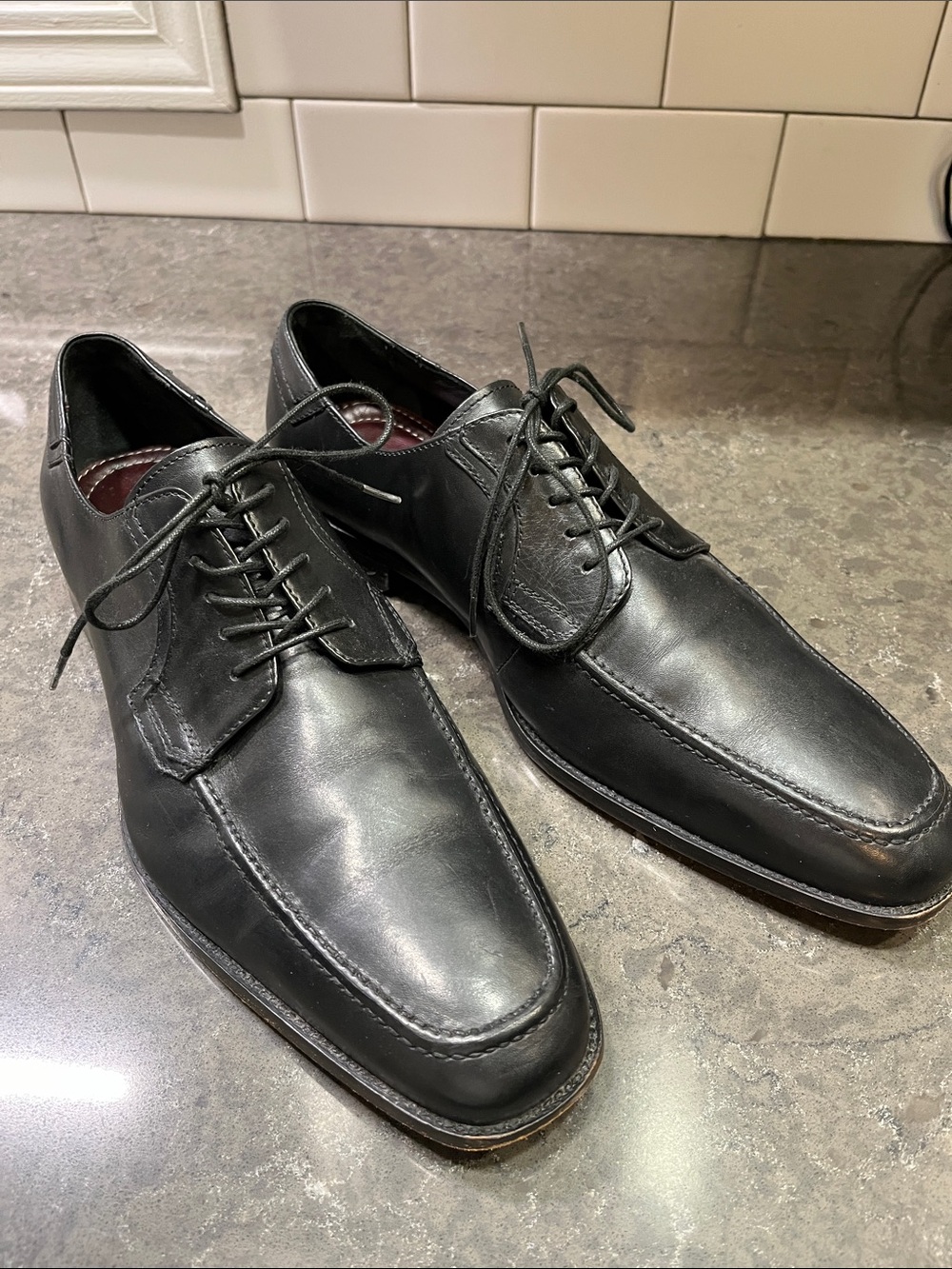 Great condition Men’s Johnston & Murphy Black Leather Dress Shoes, size 10
